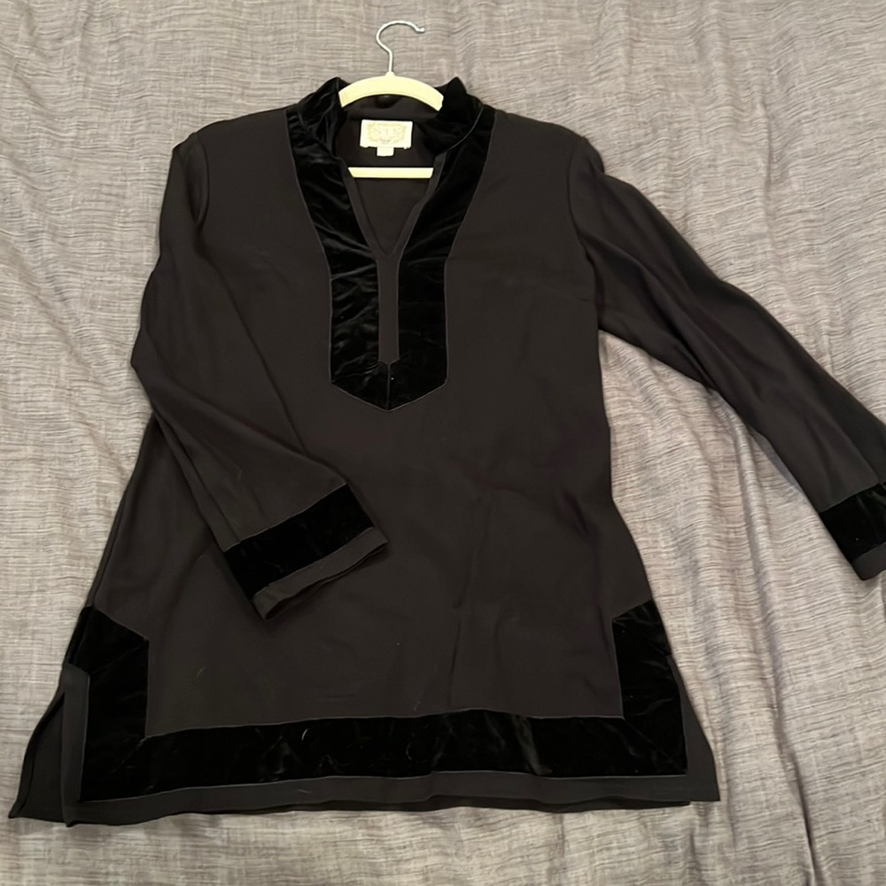 Sail to Sable black tunic top